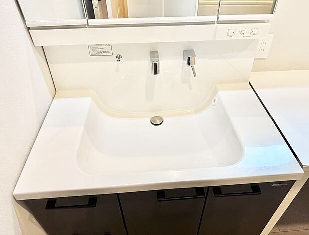 【ハンドシャワー付洗面台】■手洗いや顔を洗う時も快適に使える便利なシャワー