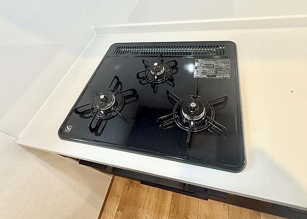 【3口ガスコンロ】■一度に多くの料理ができ便利で効率的