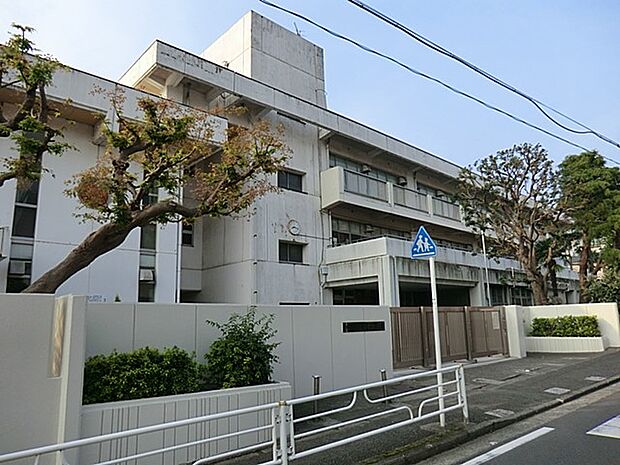 横浜市立岩崎小学校(約560m・徒歩7分)