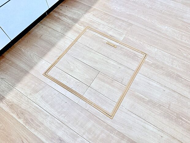 【床下収納】■隠れた収納スペースで家全体がスッキリ