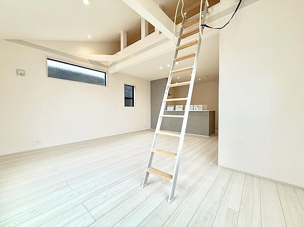 【リビング】1号棟 ■光と風を感じる、リラックスできる空間