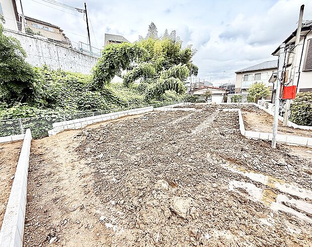 【現地外観写真】2号棟  ■新しい暮らしが始まる場所で、家族の絆を深める
