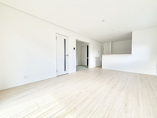 【ダイニング】1号棟 ■家族の笑顔があふれる、くつろぎの空間