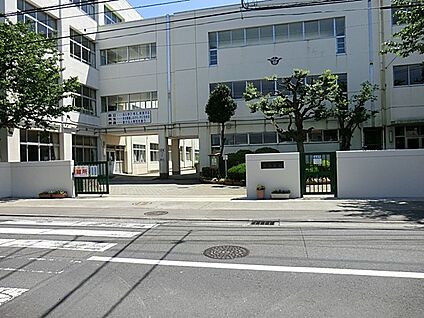 座間市立西中学校 703m(9分)
