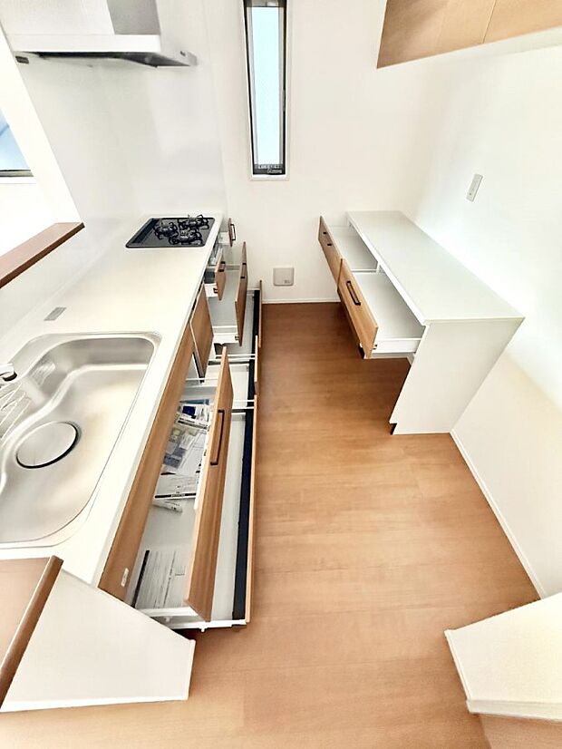 【キッチン】1号棟 ■家族の絆を深める、温もりのあるキッチン