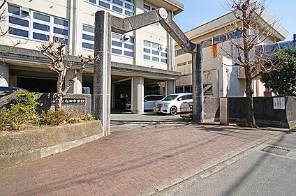 松田町立松田中学校 390m(5分)
