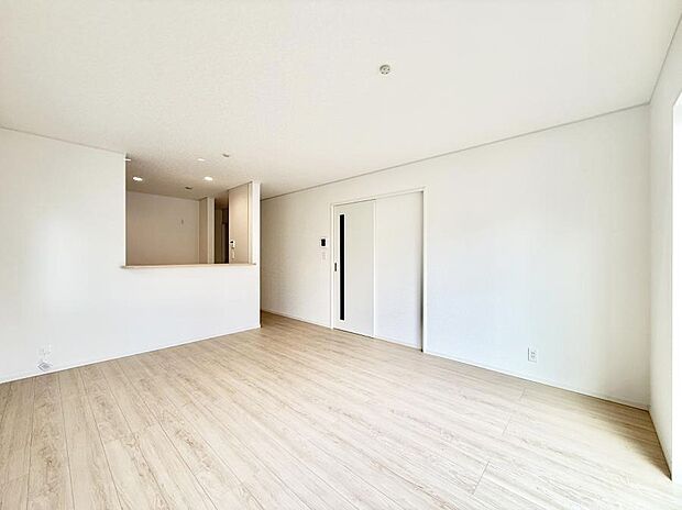 【ダイニング】1号棟 ■ふとした瞬間に幸せを感じる、心地よい場所