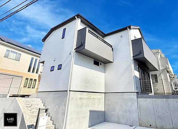 【現地外観写真】1号棟  ■暮らしを彩る充実した設備仕様が備わった住まい
