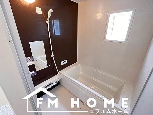 【■浴室写真・1期１号棟■】換気暖房浴乾燥機付きの1坪タイプ♪カラリ床等を標準装備して使い勝手の良いお風呂空間を提供しています