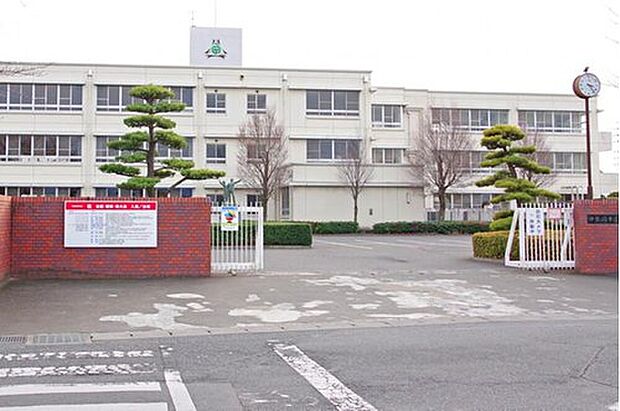 伊勢崎市立第二中学校（約2,300m）