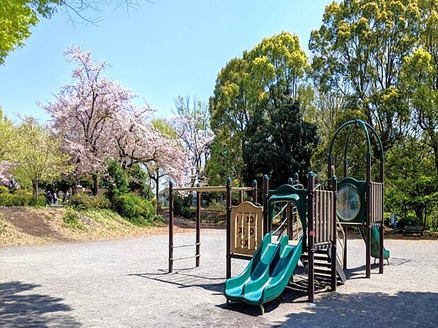 白百合公園(約350m)