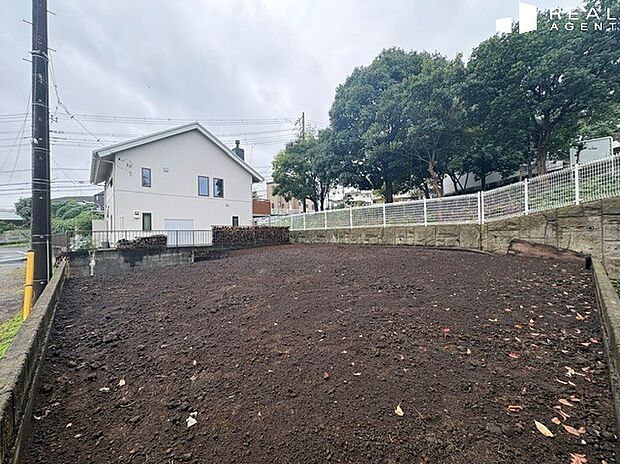 【現地外観】渋谷や新宿など都心へも乗り換えなしで直行できるので、通勤通学だけでなく、休日のお出かけにも便利♪