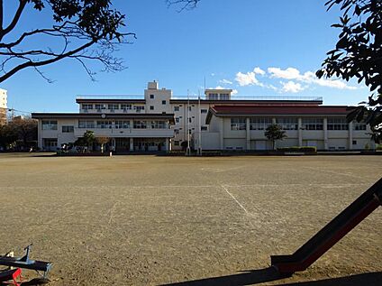 座間市立旭小学校 570ｍ