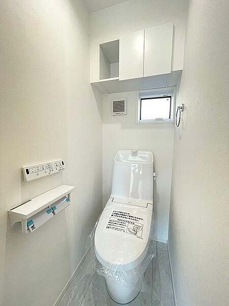 清潔な洗浄機能付温水シャワートイレ。/A号棟