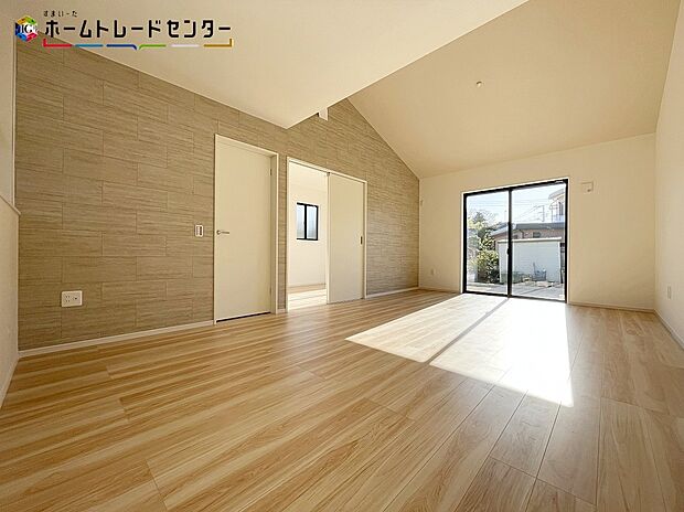 ○嬉しい設備仕様
システムキッチン、浴室乾燥機、ウォークインクローゼット、床下収納、TVモニター付インターホン、24時間換気システム、フリースペース、駐車場2台(車種による)