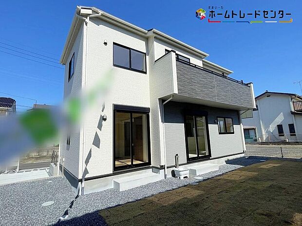 JR常磐線「土浦」駅まで車で９分♪
住む人の事を配慮した設計間取りプラン！家族の人生を守る家、機能性とデザイン性を兼ね揃えた長期優良住宅！住宅性能評価取得物件！耐震性など主要４分野で最高等級を取得！