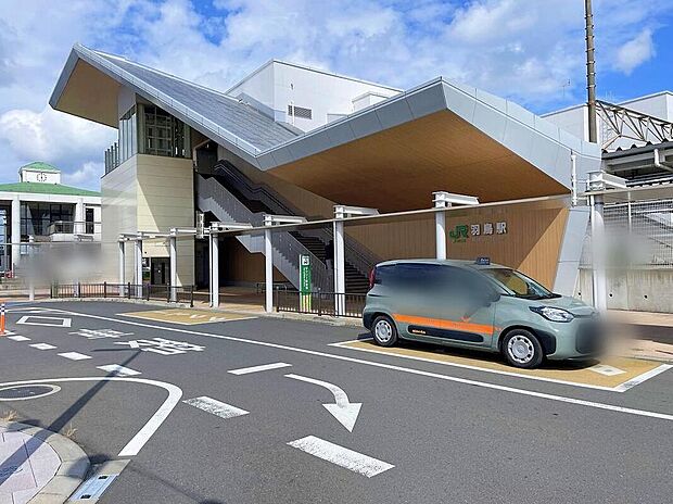 ＪＲ常磐線「羽鳥」駅歩10分。駅名に因んだ外観は鳥が羽ばたく姿をイメージ。地域の景観と協調しながら他にはない駅舎デザインを目指しました。開放感、利用者のわかりやすさ、防犯面などに配慮したデザインです！
