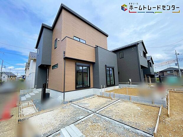 1号棟
嬉しい仕様がたくさん!
システムキッチン、浴室乾燥機、床下収納、TVモニター付きインターホン、24時間換気、人感センサーライト、駐車2台可(車種による)等♪