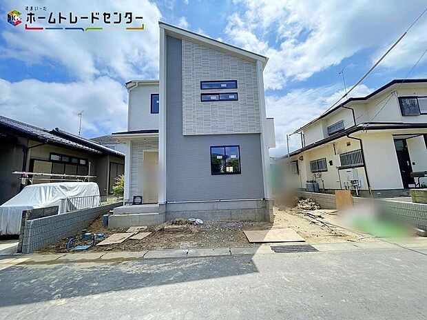 嬉しい仕様がたくさん!
浴室暖房換気乾燥機、食器洗浄乾燥機、床下収納、24時間換気、ウォークインクローゼット、シューズインクローク、吹抜、和室、折上天井、駐車2台可(車種による)♪