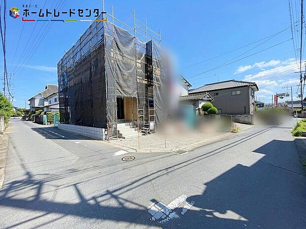 1号棟
嬉しい仕様がたくさん!
システムキッチン、浴室乾燥機、床下収納、防犯カメラ、TVモニター付きインターホン、人感センサー付玄関灯、EVコンセント、駐車2台可(車種による)♪