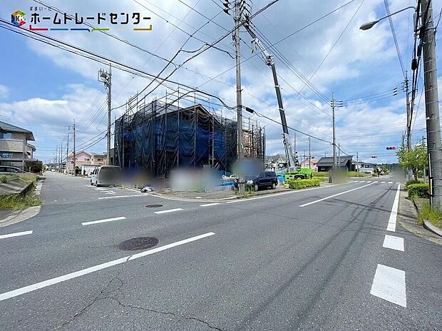 １号棟　嬉しい設備仕様システムキッチン、浴室乾燥機、ウォークインクローゼット、床下収納、TVモニター付インターホン、24時間換気システム、食器洗い乾燥機、折り上げ天井、駐車場２台（車種による）！