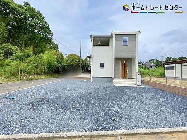 嬉しい仕様がたくさん!
浴室乾燥機、システムキッチン、ウォークインクローゼット、シューズインクローク、床下収納、24時間換気、TVモニター付きインターホン、人感センサー、駐車5台可(車種による)♪