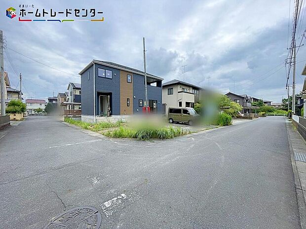 嬉しい仕様がたくさん！
システムキッチン、浴室乾燥機、タタミコーナー、床下収納、防犯カメラ、TVモニター付きインターホン、人感センサー付玄関灯、全居室ペアガラス、駐車４台可（車種による）♪