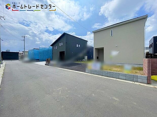 嬉しい仕様がたくさん！システムキッチン、浴室乾燥機、納戸、床下収納、防犯カメラ、TVモニター付きインターホン、人感センサー付玄関灯、全居室ペアガラス、駐車２台可（車種による）♪