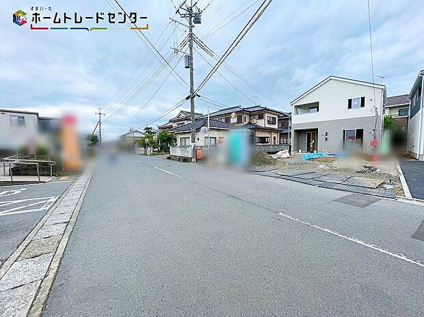１号棟
嬉しい仕様がたくさん！システムキッチン、浴室乾燥機、床下収納、防犯カメラ、TVモニター付きインターホン、人感センサー付玄関灯、EVコンセント、全居室ペアガラス、駐車２台可（車種による）♪