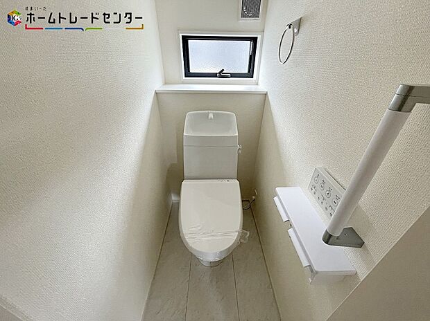 【トイレ】トイレスペースが１・２階にございますので、朝の混雑時に家族が分散して使用できます。またゲスト用・家族用と分けることも出来ますね。どんな家族の生活スタイルでも2ヶ所あれば不便を感じにくいでしょう！