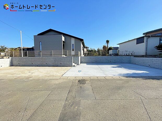 【駐車場】○嬉しい設備仕様
システムキッチン、浴室乾燥機、ウォークインクローゼット、床下収納、TVモニター付インターホン、24時間換気システム、フリースペース、駐車場2台(車種による)