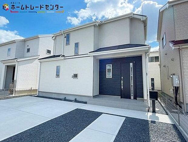 【現地外観写真】B号棟
一戸建ての大きなメリットは、「自分の土地」を自由に使えること。好きなペットが飼えるほか、ガーデニングやDIY、車の手入れなど様々な趣味を楽しめます♪広いお庭でのびのびと開放的に暮らしましょう!