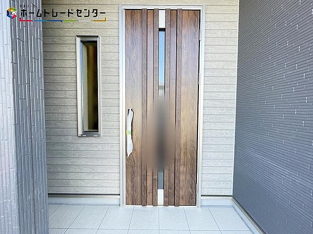 【玄関】羽鳥駅名に因んだ外観は、鳥が羽ばたく姿をイメージ。地域の景観と協調しながら、他にはない駅舎デザインを目指しました。開放感、利用者のわかりやすさ、防犯面などに配慮したデザインです！