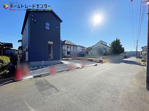 【前面道路含む現地写真】１号棟
平日・お仕事帰りなど、いつでもご案内致します！お気軽にお問い合わせ下さい♪お待ちしております！
開放感あふれる現地を是非ご体感くださいませ！