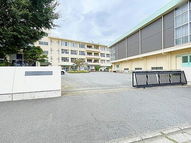 取手市立取手第一中学校（約700m）