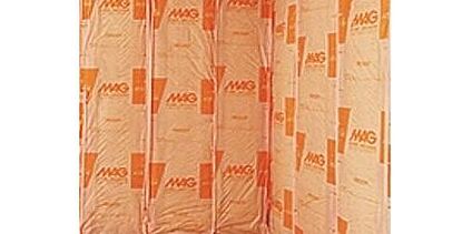 マイスターが貼るグラスウール断熱材