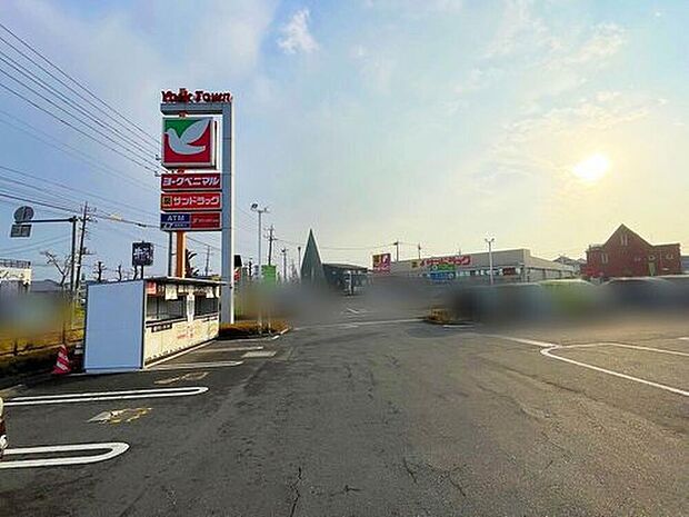 ヨークタウン牛久南（約1,640m）