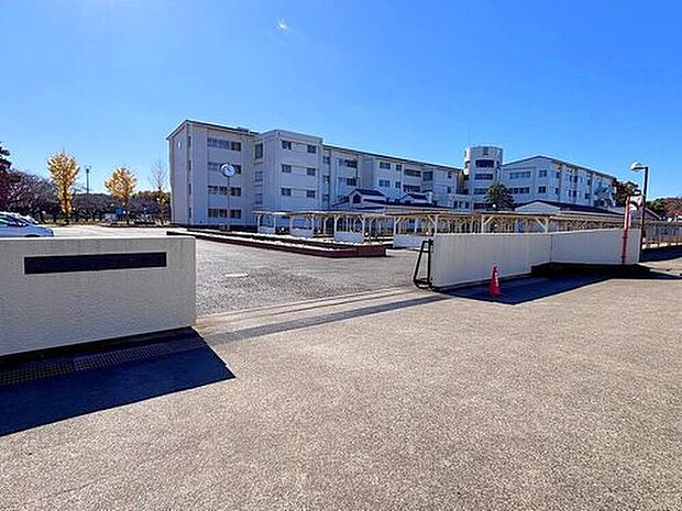 牛久市立牛久南中学校（約1,800m）