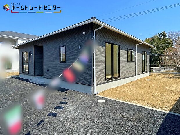 【現地外観写真】3号棟
一戸建ての大きなメリットは、「自分の土地」を自由に使えること。好きなペットが飼えるほか、ガーデニングやＤＩＹ、車の手入れなど様々な趣味を楽しめます♪