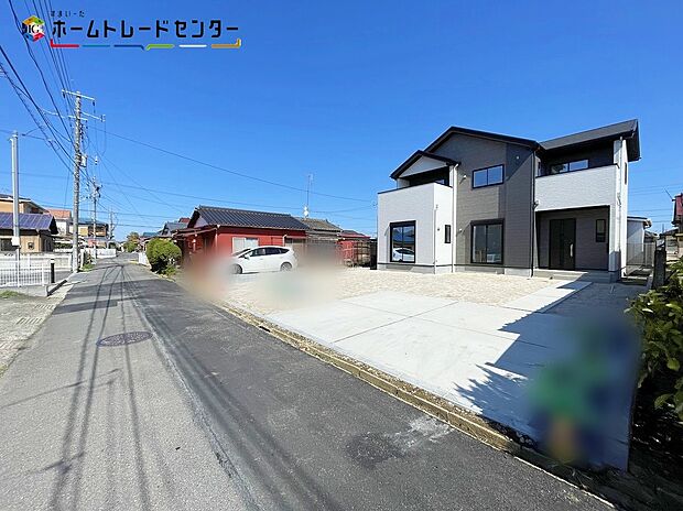 【前面道路含む現地写真】○嬉しい設備仕様
システムキッチン、浴室乾燥機、ウォークインクローゼット、床下収納、TVモニター付インターホン、24時間換気システム、パントリー、シューズインクローク、駐車場2台(車種による)!