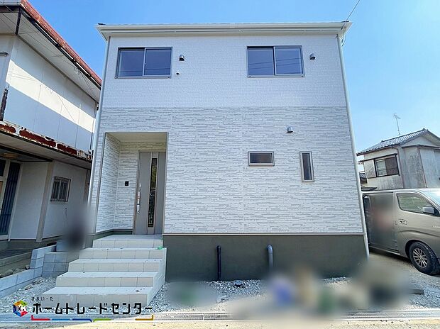 【現地外観写真】一戸建ての大きなメリットは、「自分の土地」を自由に使えること。好きなペットが飼えるほか、ガーデニングやDIY、車の手入れなど様々な趣味を楽しめます♪広いお庭でのびのびと開放的に暮らしましょう!