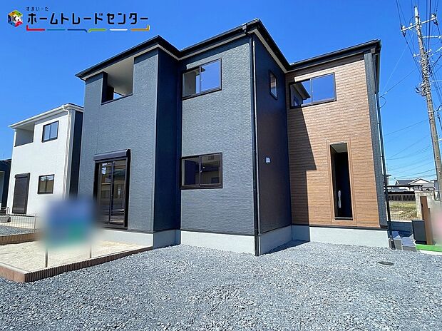 【現地外観写真】３号棟
自然豊かなこの街は、四季折々の風景が心を癒し、穏やかな暮らしを育む理想の環境。家族の未来を優しく包み込む、そんな場所です。