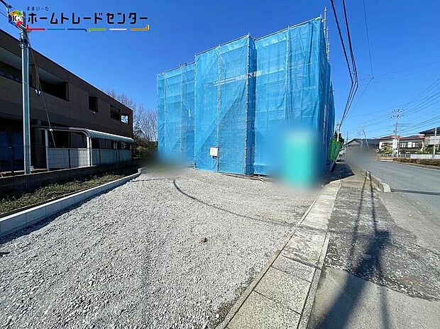 【駐車場】2号棟
自然豊かなこの街は、四季折々の風景が心を癒し、穏やかな暮らしを育む理想の環境。家族の未来を優しく包み込む、そんな場所です。