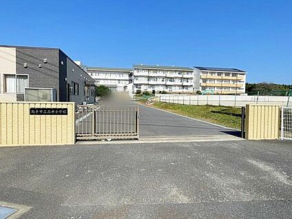 取手市立高井小学校 1000m(徒歩13分)