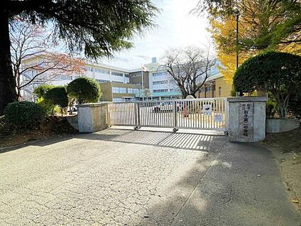 取手市立取手第二中学校 600m (徒歩８分)