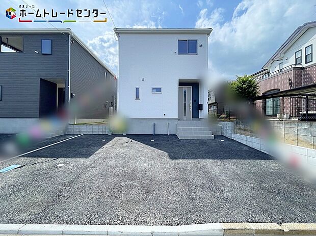 【駐車場】交通量が少ない住宅街なので、雨の日でも車の走行音も気になりません。平日・お仕事帰りなど、いつでもご案内致します！お気軽にお問い合わせ下さい♪お持ちしております！