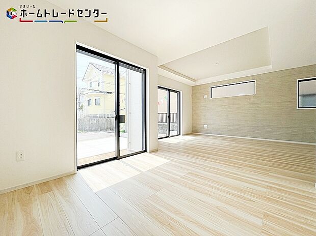 【リビング】ライフスタイルに合わせて間取りを自由に変更できる、間仕切り対応可のお部屋です。子供部屋の分割やリモートワーク用の書斎作りなど、将来の家族の変化にも柔軟に対応。暮らしの可能性が広がる自由度の高い空間です