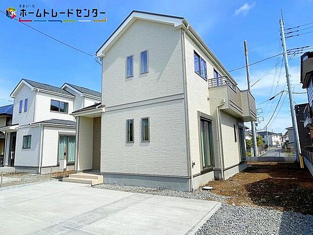 【現地外観写真】B号棟
一戸建ての大きなメリットは、「自分の土地」を自由に使えること。好きなペットが飼えるほか、ガーデニングやDIY、車の手入れなど様々な趣味を楽しめます♪広いお庭でのびのびと開放的に暮らしましょう!