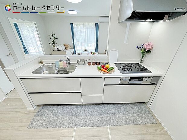 【キッチン】※室内写真の家具・小物はイメージです
対面キッチンですので、お客様が来てもひとりにすることなく、おしゃべりを楽しみながらお茶や調理の作業が出来ます!快適なおもてなしができますね!