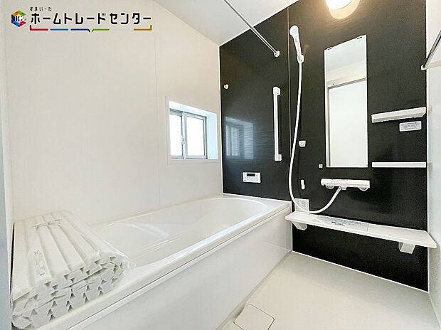 【浴室】B号棟
お風呂は毎日使うものですので、快適でありたいです!足を伸ばして、お風呂場でゆったりできれば、大きなリラックス効果があります!洗い場もゆとりのある広さです!一日の疲れが取れる癒しの空間ですね!